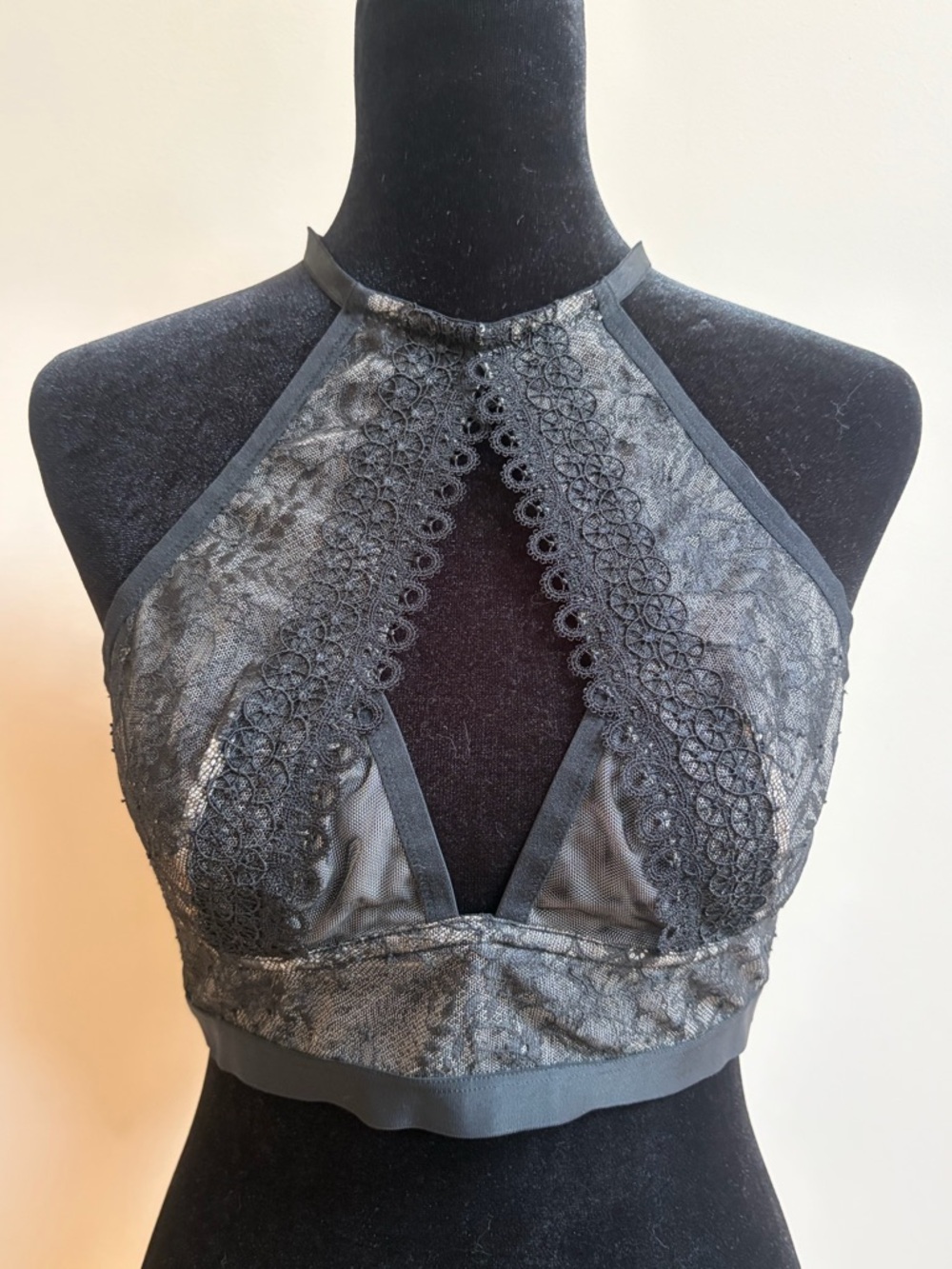 Victoria’s Secret Very Sexy Lace Bralette Intimates Crop Top Bra Black & Nude